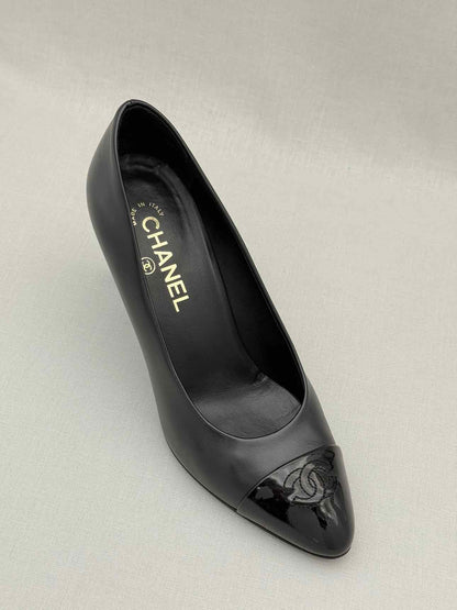 CHANEL Black Size EU 38 Pumps