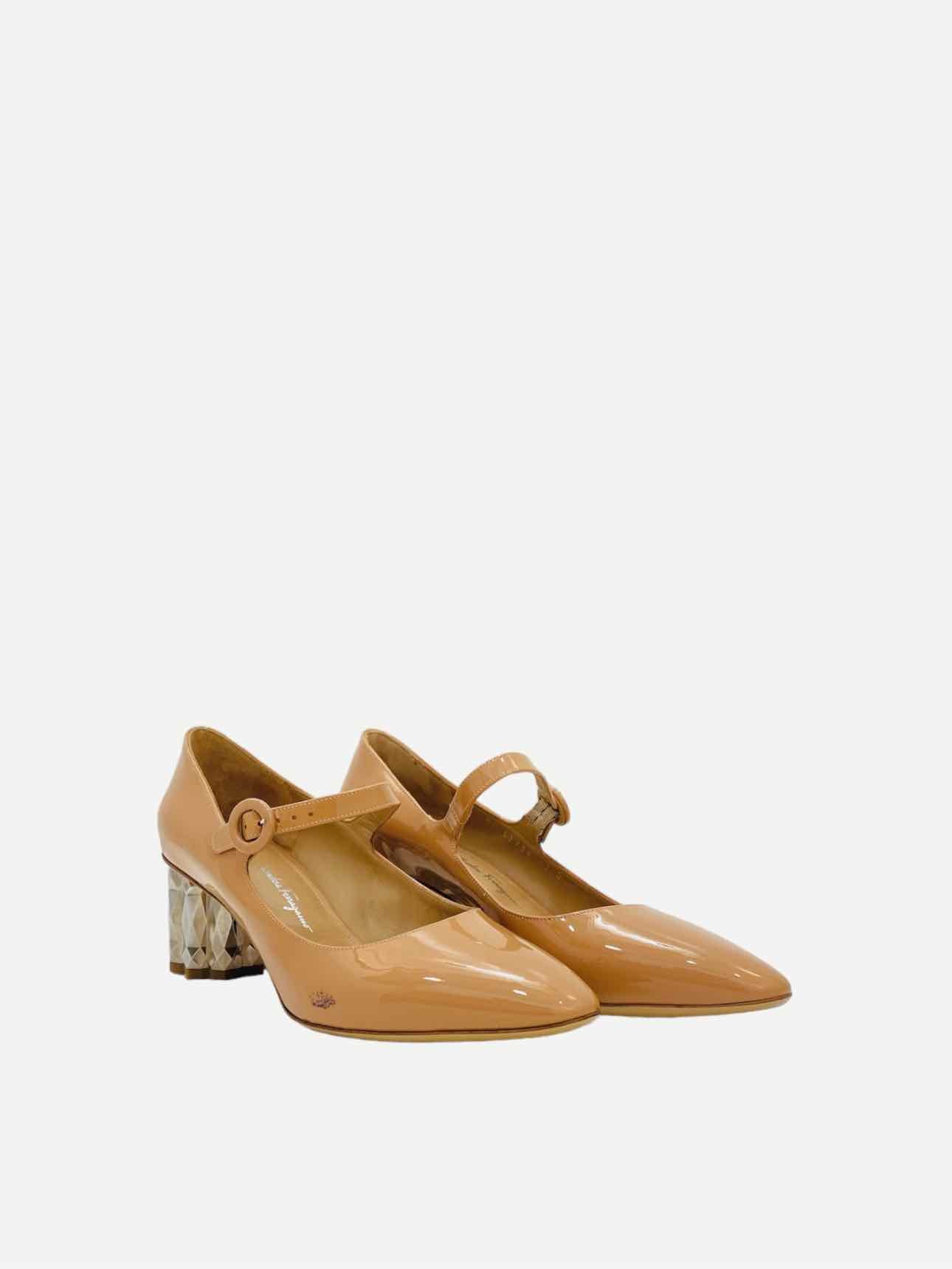 SALVATORE FERRAGAMO Ortensia Beige Pumps 37