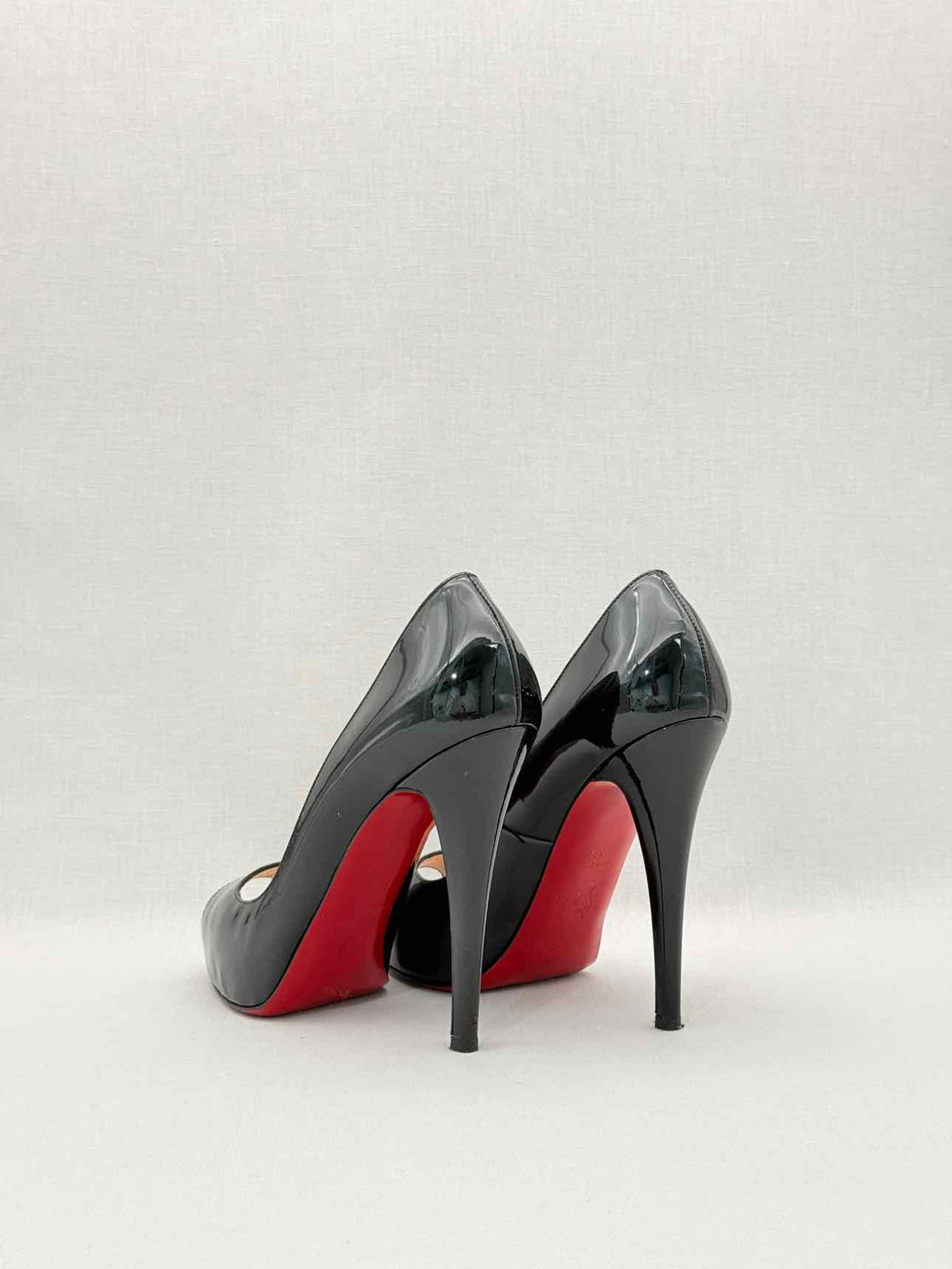 CHRISTIAN LOUBOUTIN Very Prive Black Size EU 39 Pumps
