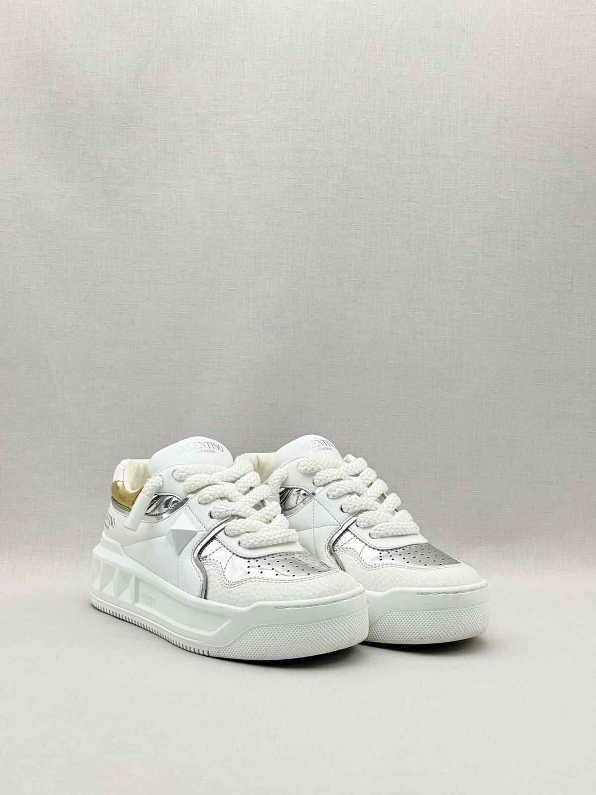 VALENTINO GARAVANI White Size EU 38 Sneakers