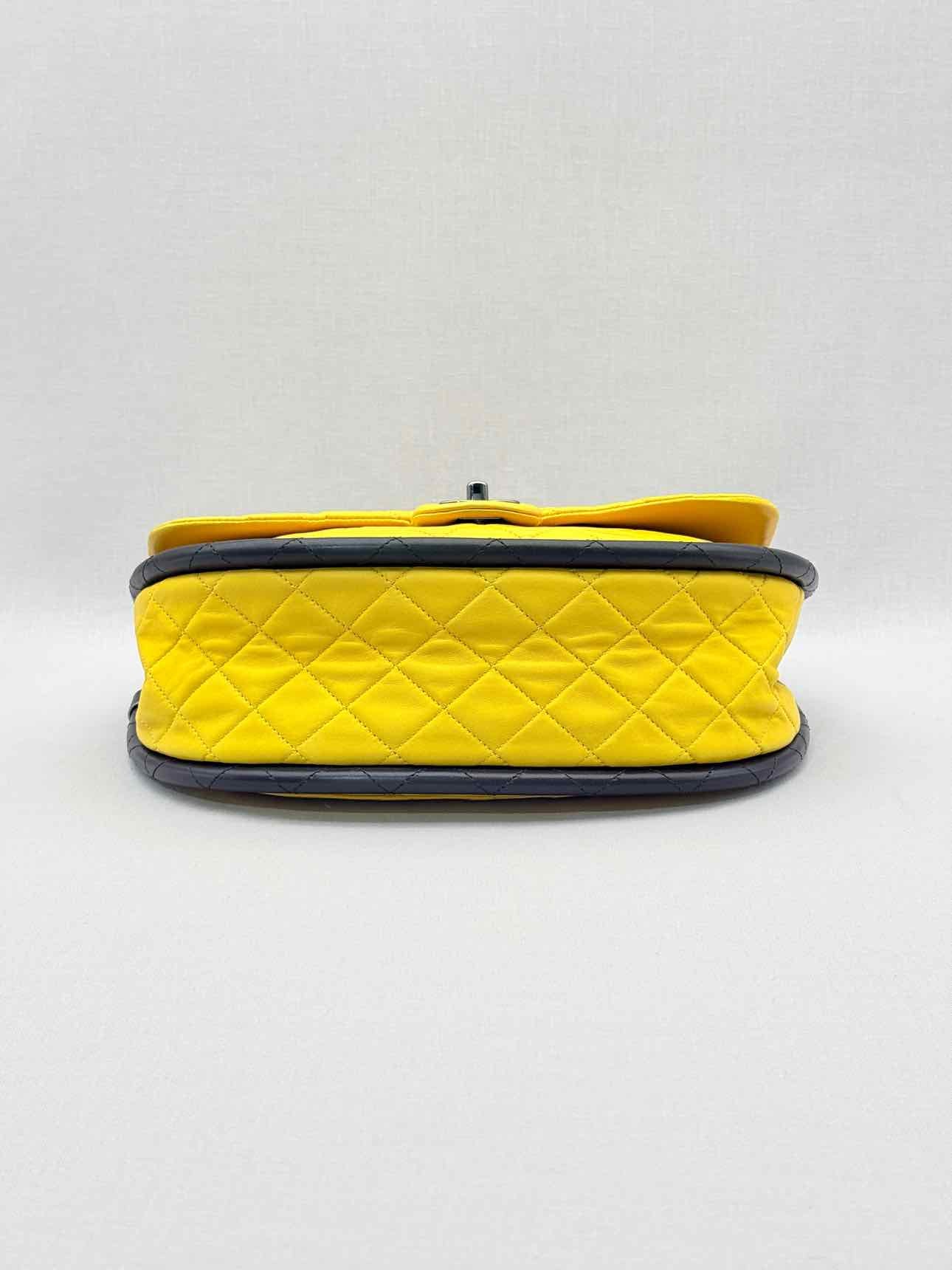 CHANEL Hula Hoop Yellow & Black Quilted Shoulder Bag