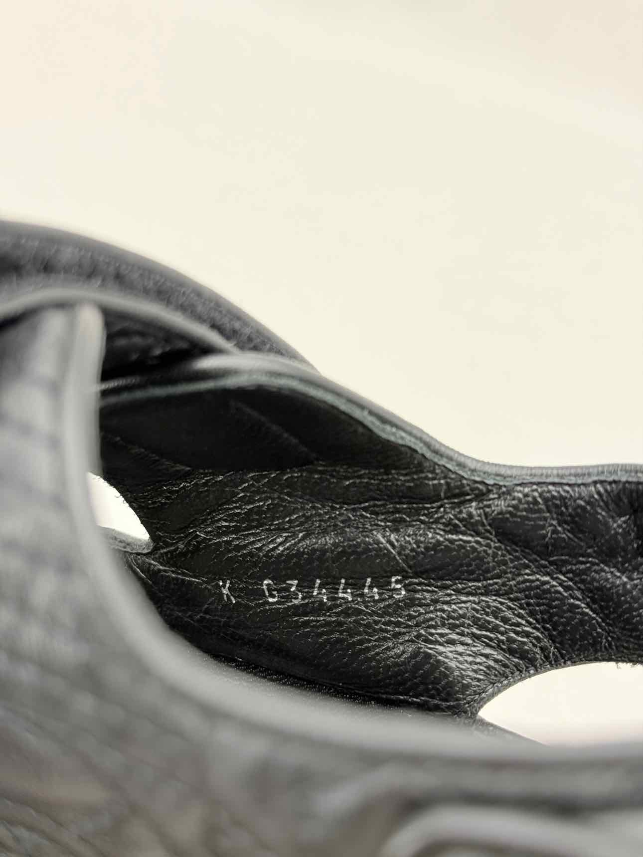 CHANEL Dad Black Quilted Size EU 38.5 Sandals