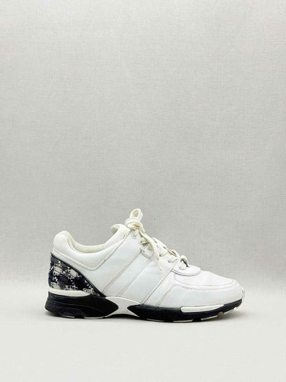 CHANEL White & Black Size EU 40 Sneakers