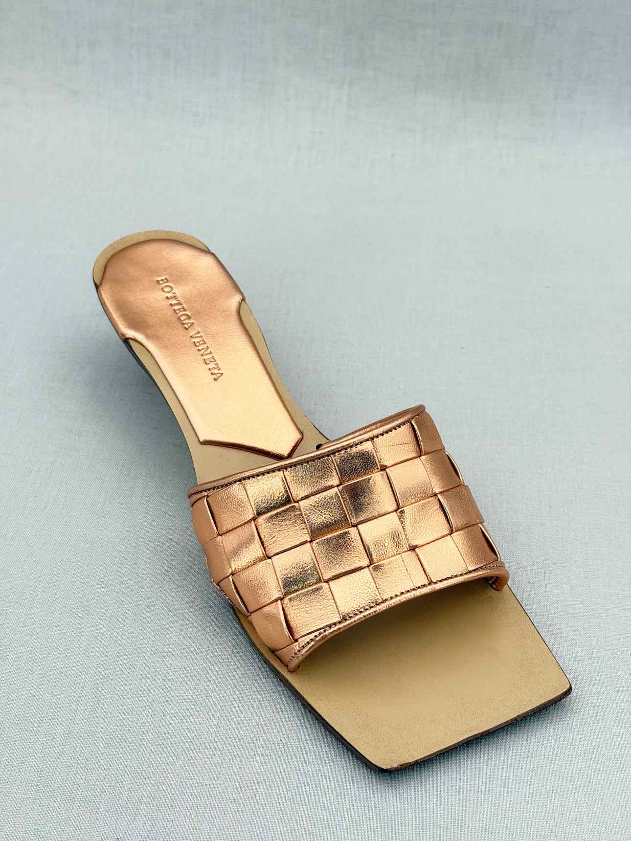 BOTTEGA VENETA Rose Gold Intrecciato Size EU 39.5 Mules