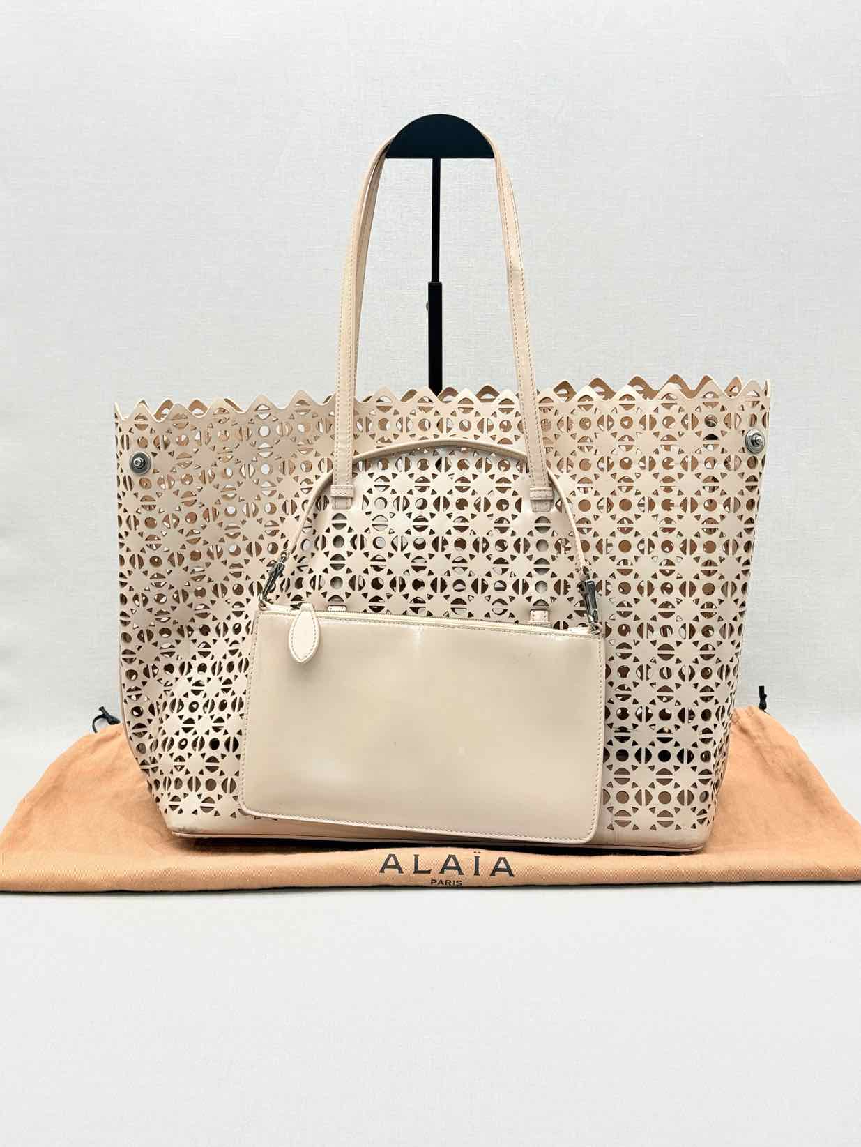 ALAIA Mina 25 Beige Tote Bag