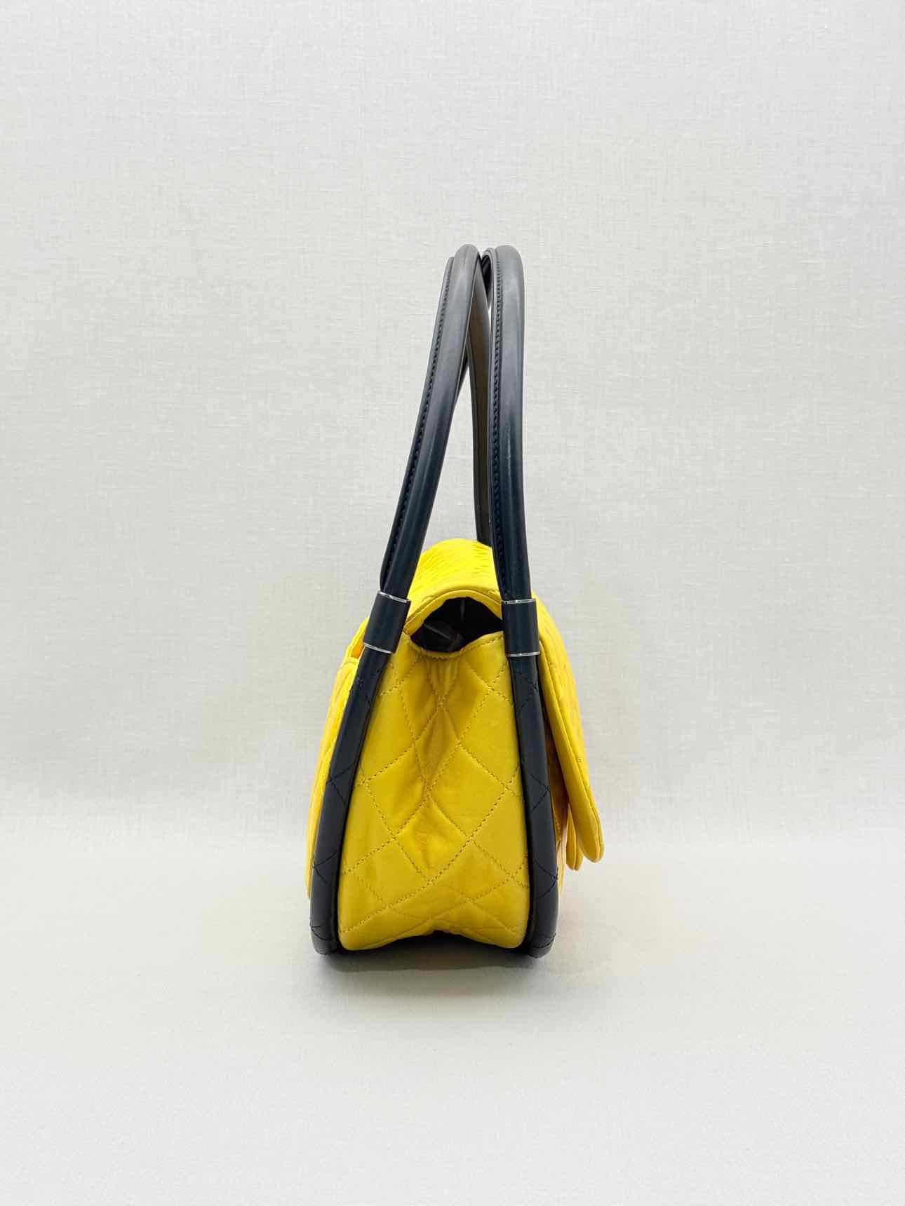 CHANEL Hula Hoop Yellow & Black Quilted Shoulder Bag