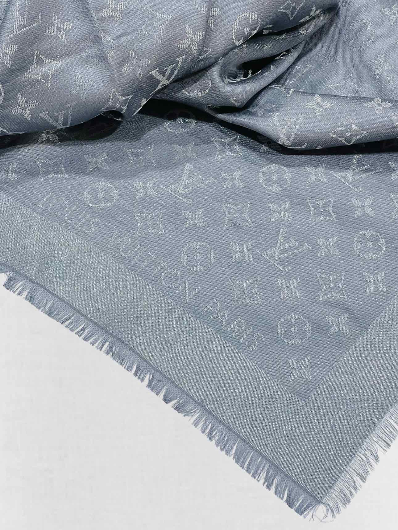 LOUIS VUITTON Grey Shawl