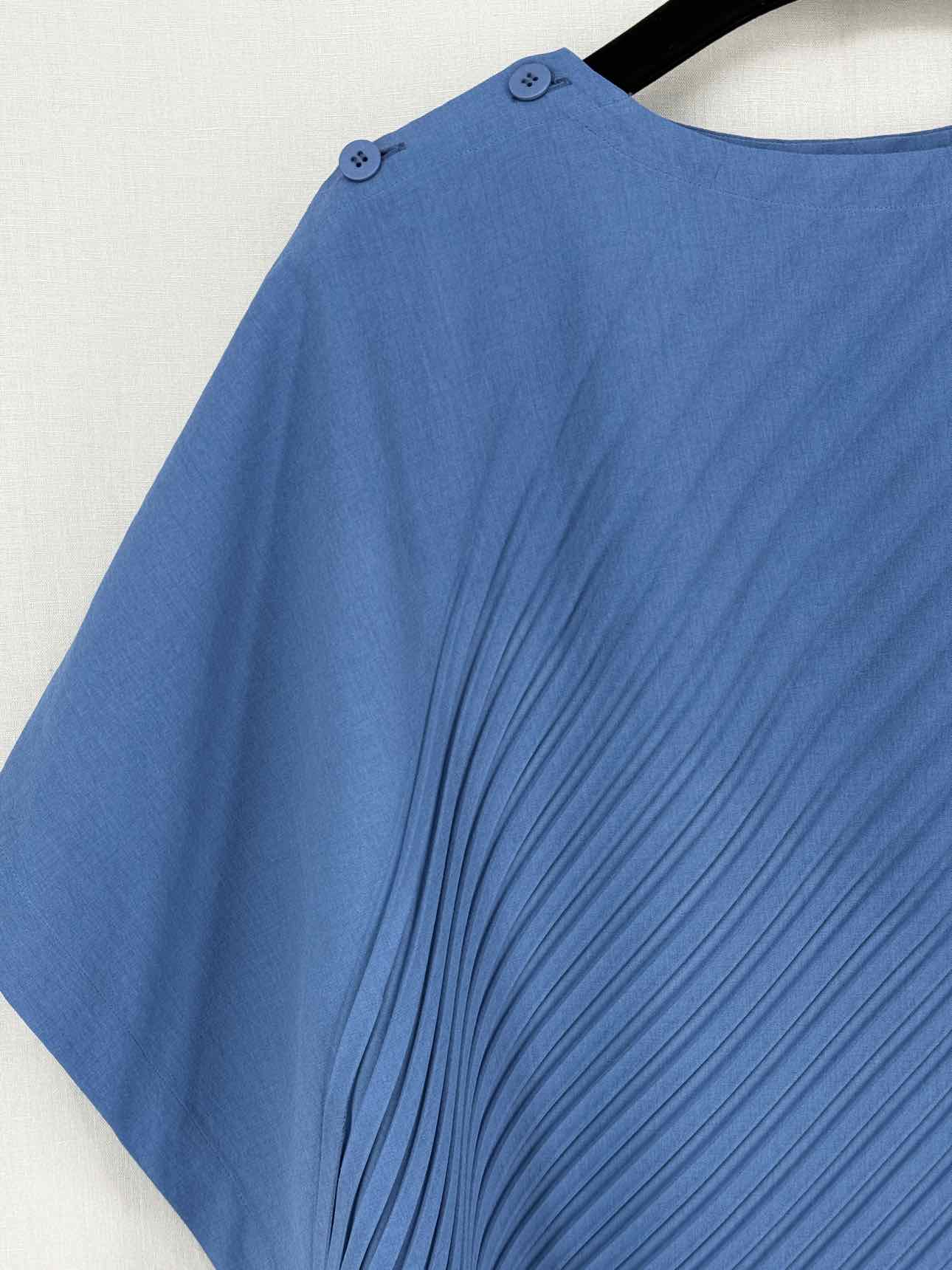 ISSEY MIYAKE Slant Pleats Blue Size Medium Midi Dress