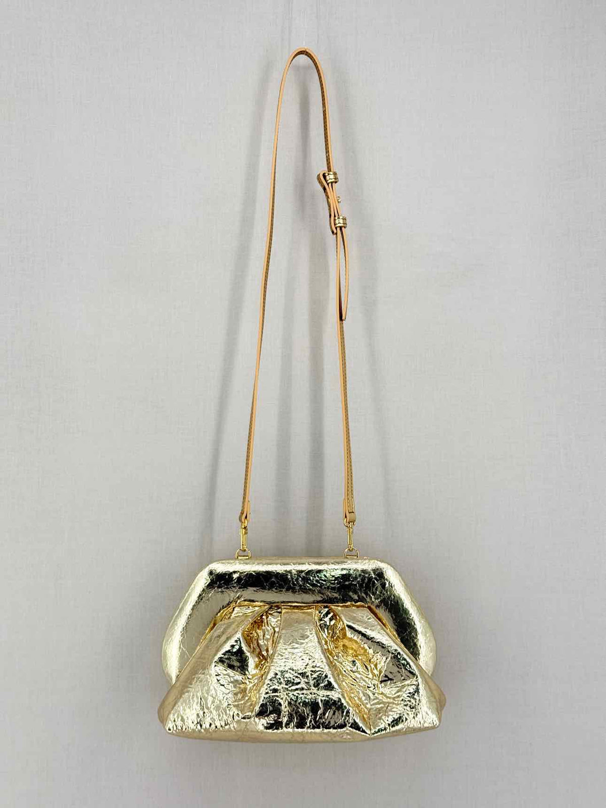 THEMOIRE Gea Pineapple Metallic Gold Clutch
