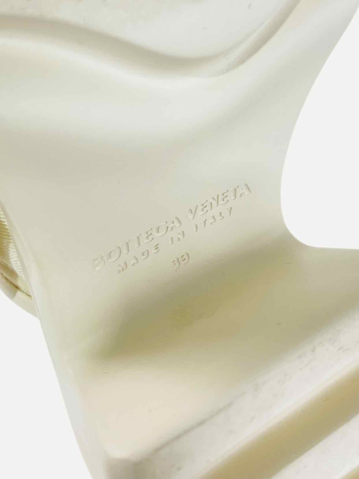 BOTTEGA VENETA Flash Buckle Off-white Size EU 39 Mules