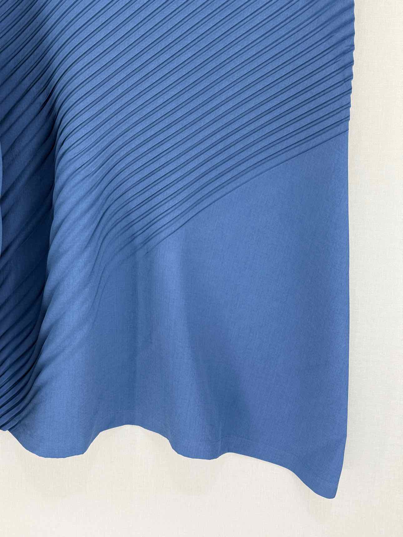 ISSEY MIYAKE Slant Pleats Blue Size Medium Midi Dress