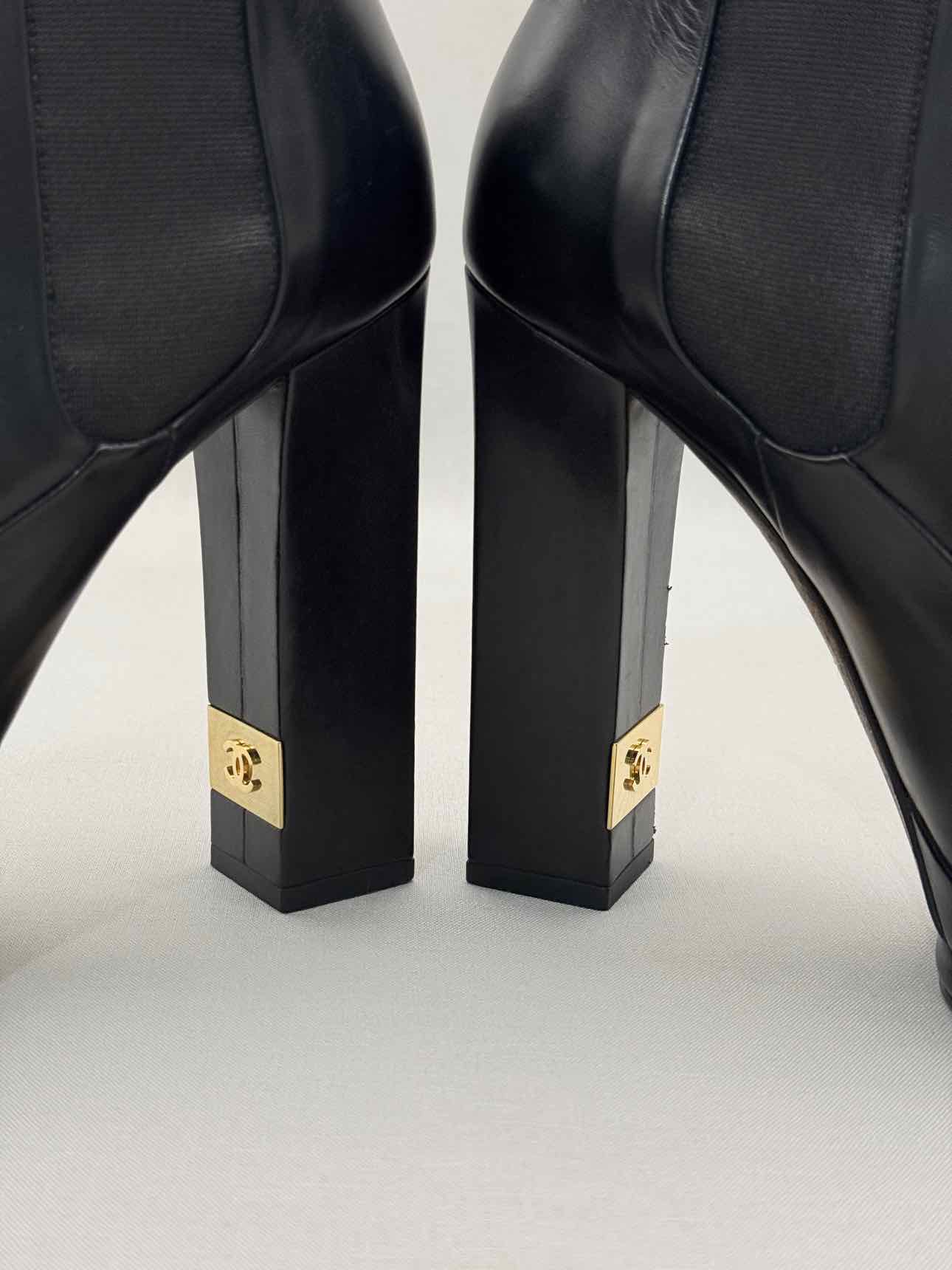 CHANEL Chelsea Black Size EU 39.5 Ankle Boots