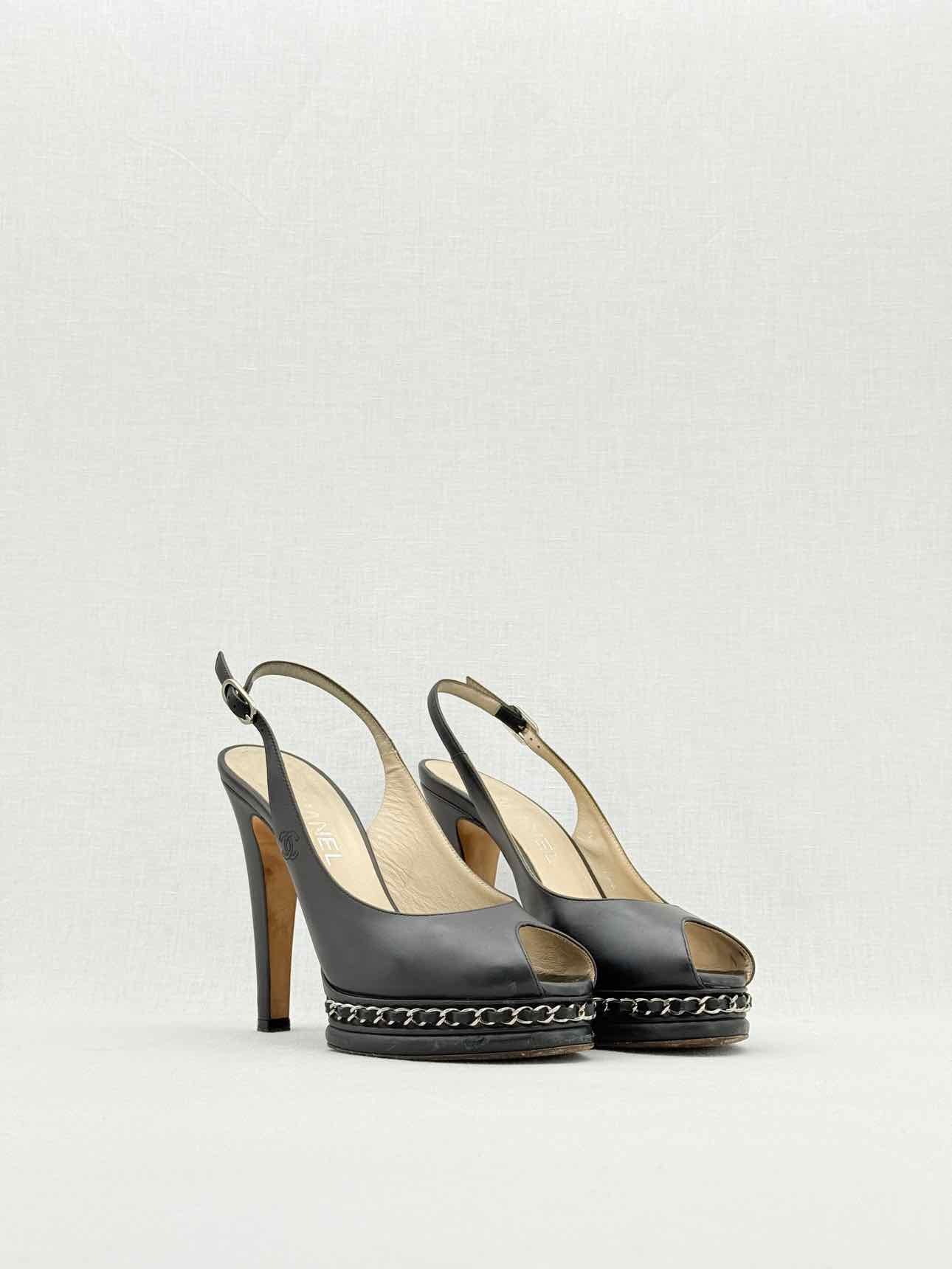 CHANEL Black Size EU 38 Slingbacks