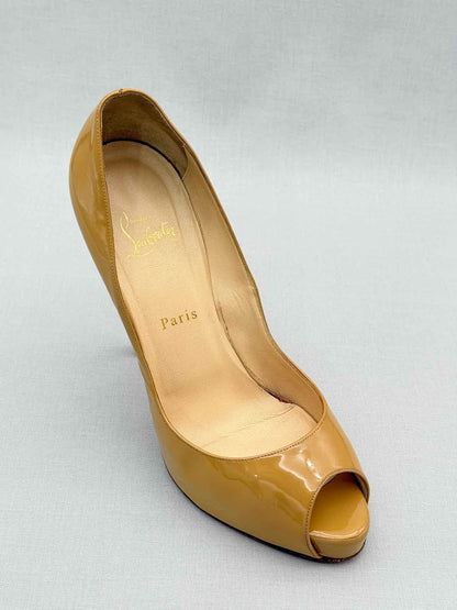 CHRISTIAN LOUBOUTIN Beige Size EU 40 Pumps
