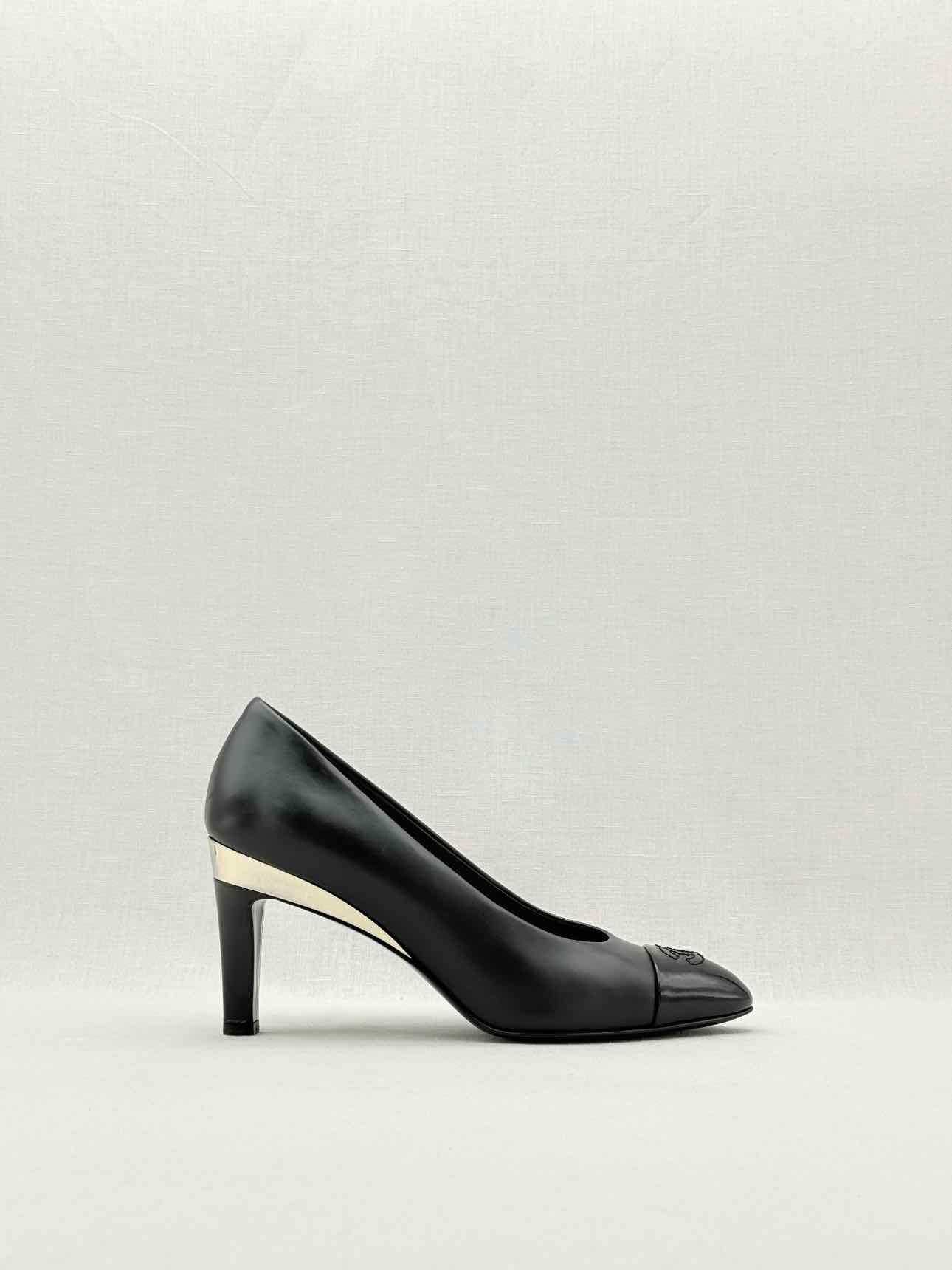 CHANEL Black Size EU 38 Pumps