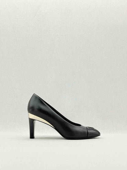 CHANEL Black Size EU 38 Pumps