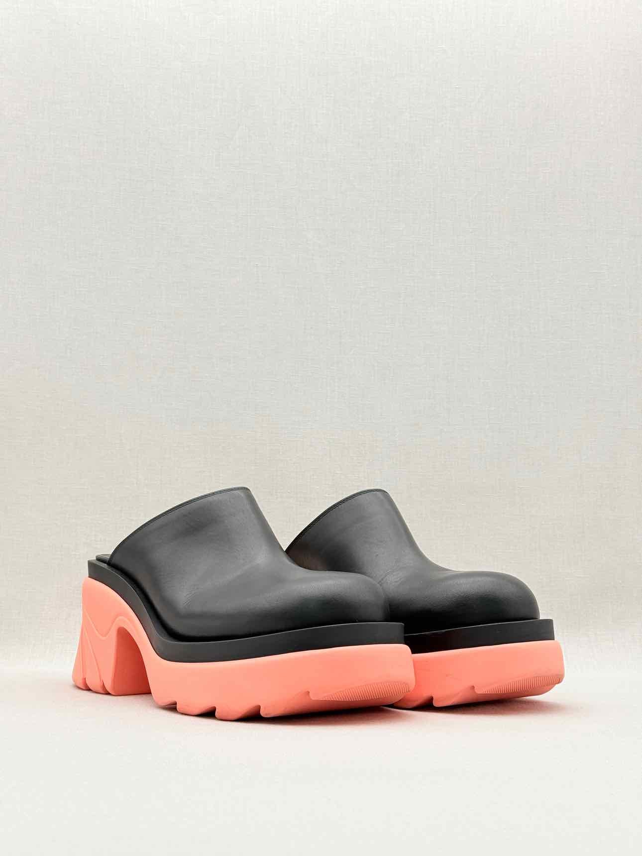 BOTTEGA VENETA Black & Peach Size EU 38.5 Mules