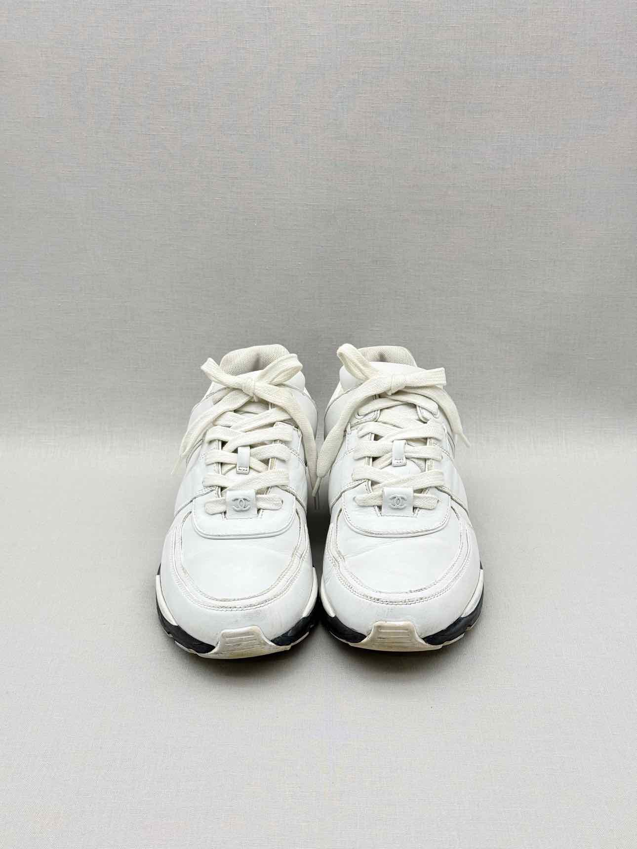 CHANEL White & Black Size EU 40 Sneakers