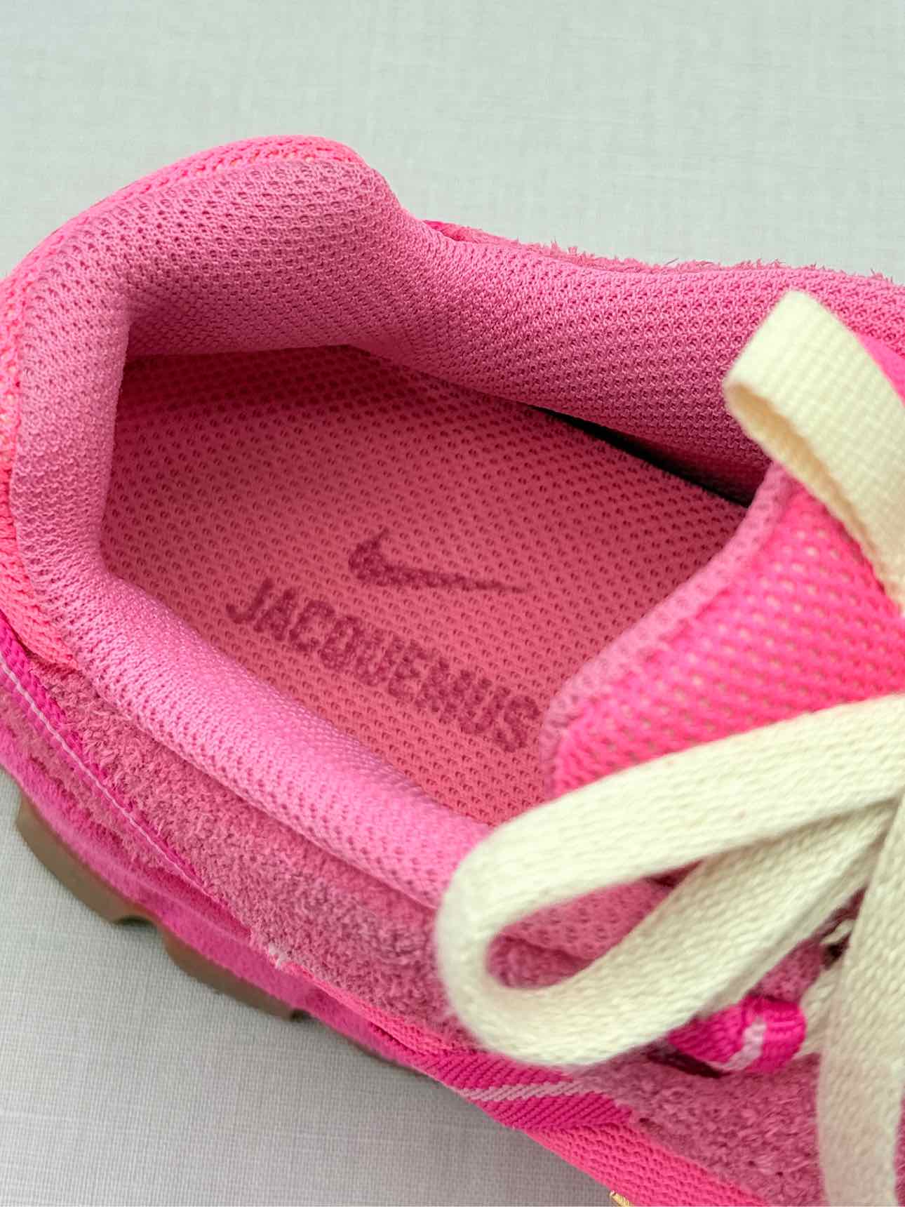 NIKE Air Humara LX Pink Size EU 36.5 Sneakers