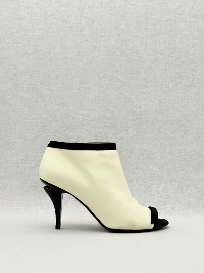 CHANEL Cream & Black Size EU 37.5 Ankle Boots