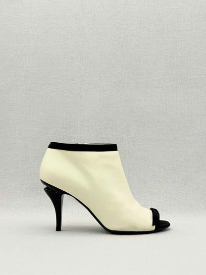CHANEL Cream & Black Size EU 37.5 Ankle Boots