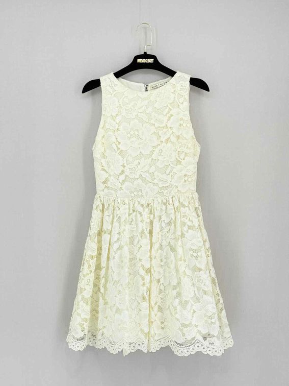 ALICE + OLIVIA Leann Cream Lace Size US 4 Short Dress