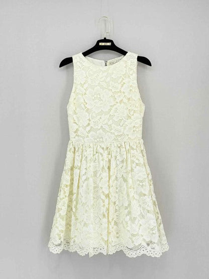 ALICE + OLIVIA Leann Cream Lace Size US 4 Short Dress