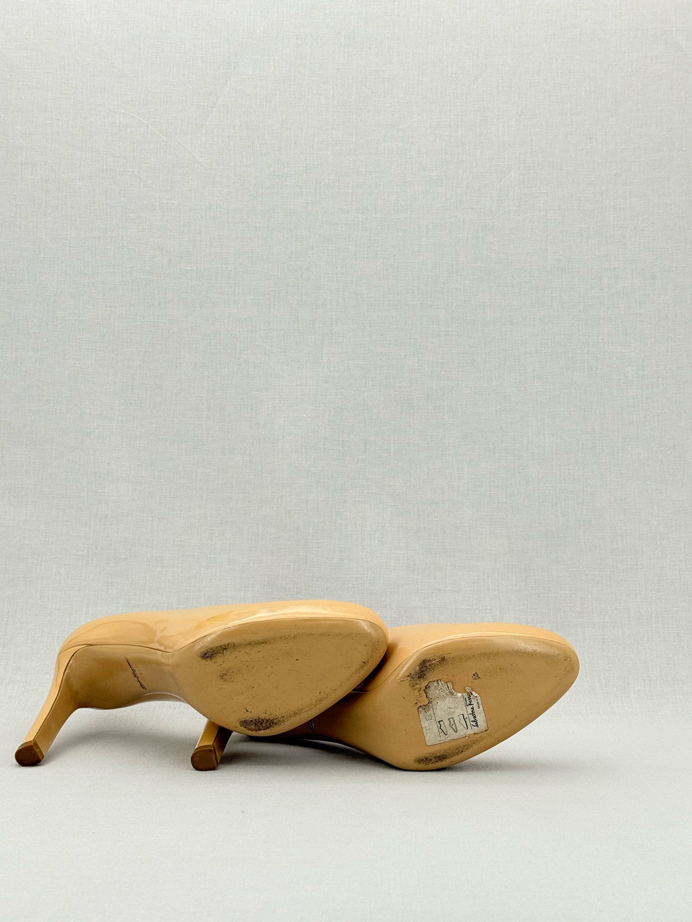 SALVATORE FERRAGAMO Leo Beige Size EU 38.5 Pumps