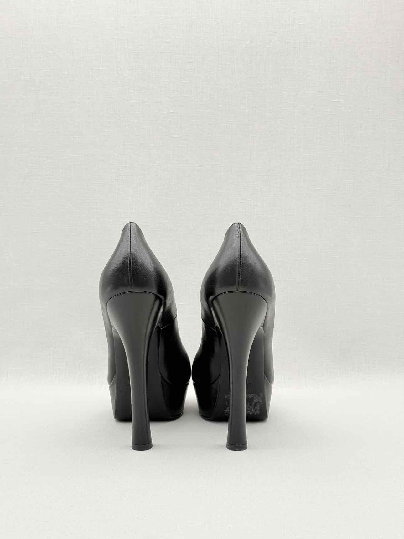 YVES SAINT LAURENT Black Size EU 39.5 Pumps