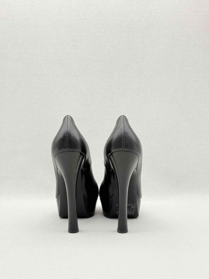 YVES SAINT LAURENT Black Size EU 39.5 Pumps
