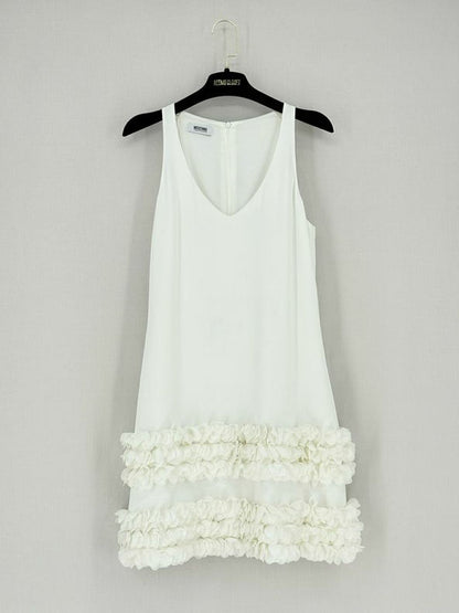 MOSCHINO CHEAP AND CHIC White Size US 6 Short Dress