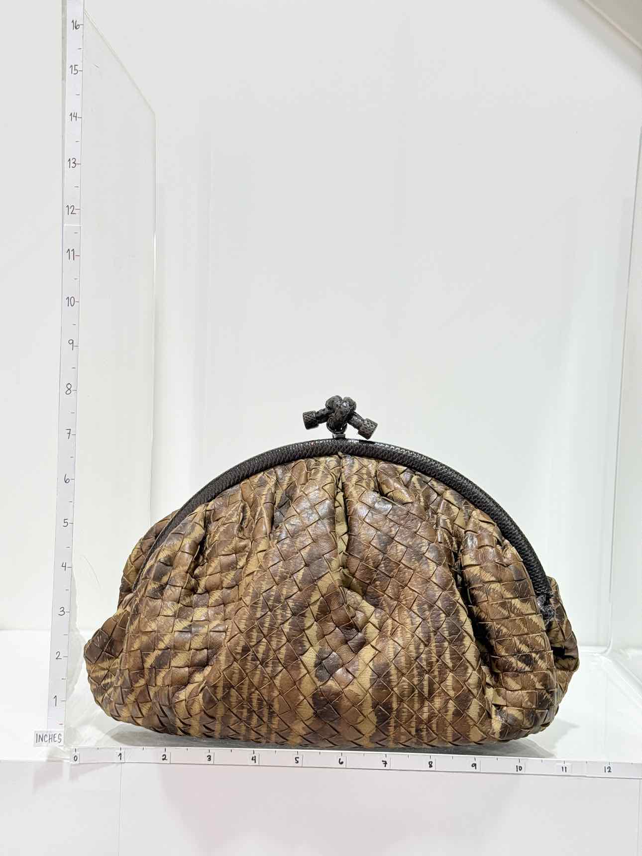 BOTTEGA VENETA Knot Frame Brown Intrecciato Clutch