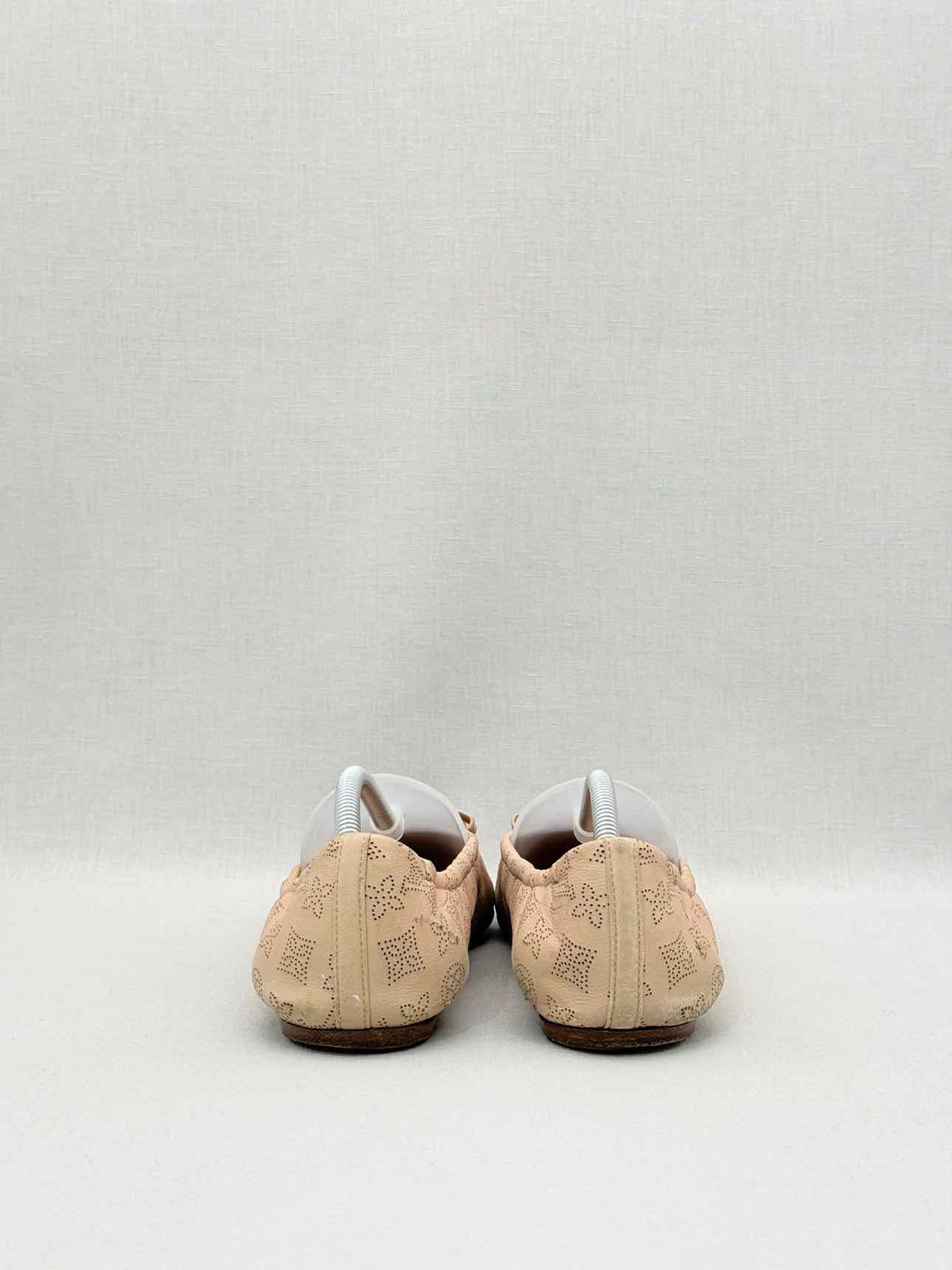 LOUIS VUITTON Scrunch Beige Size EU 38 Ballet Flats
