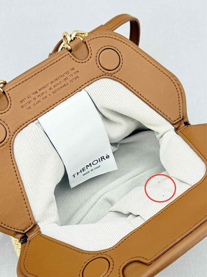 THEMOIRE Beige Clutch