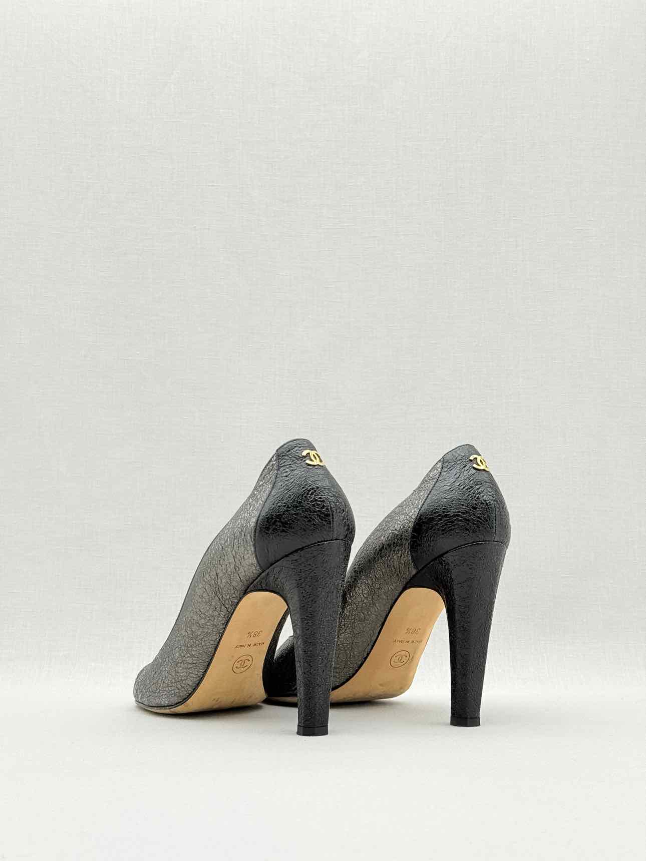 CHANEL Grey & Black Size EU 38.5 Pumps