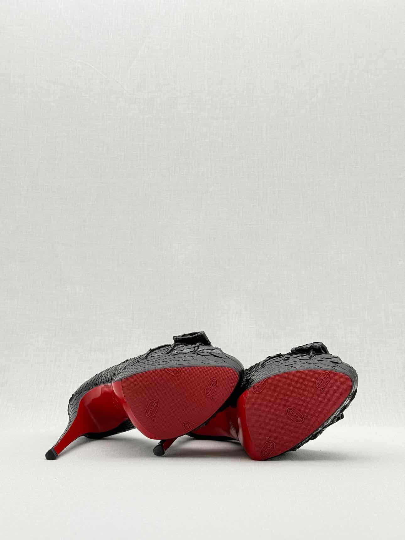 CHRISTIAN LOUBOUTIN Black Python Size EU 38.5 Pumps