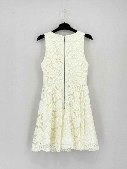 ALICE + OLIVIA Leann Cream Lace Size US 4 Short Dress