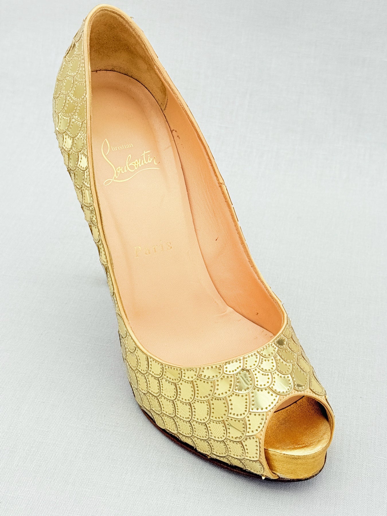 CHRISTIAN LOUBOUTIN Very Prive Gold Size EU 38.5 Pumps