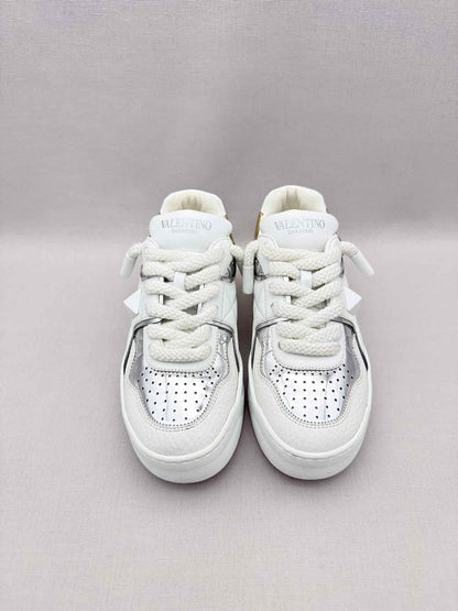 VALENTINO GARAVANI White Size EU 38 Sneakers