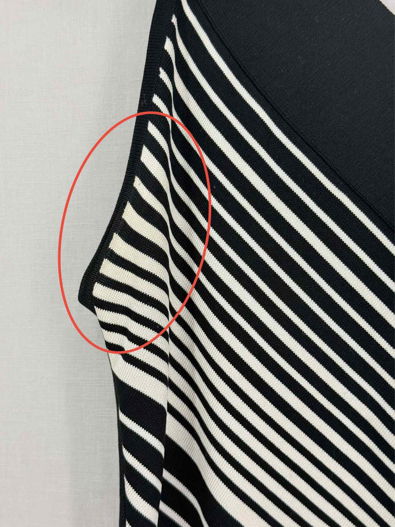 JAEGER Black & White Chevron Print Size Small Top