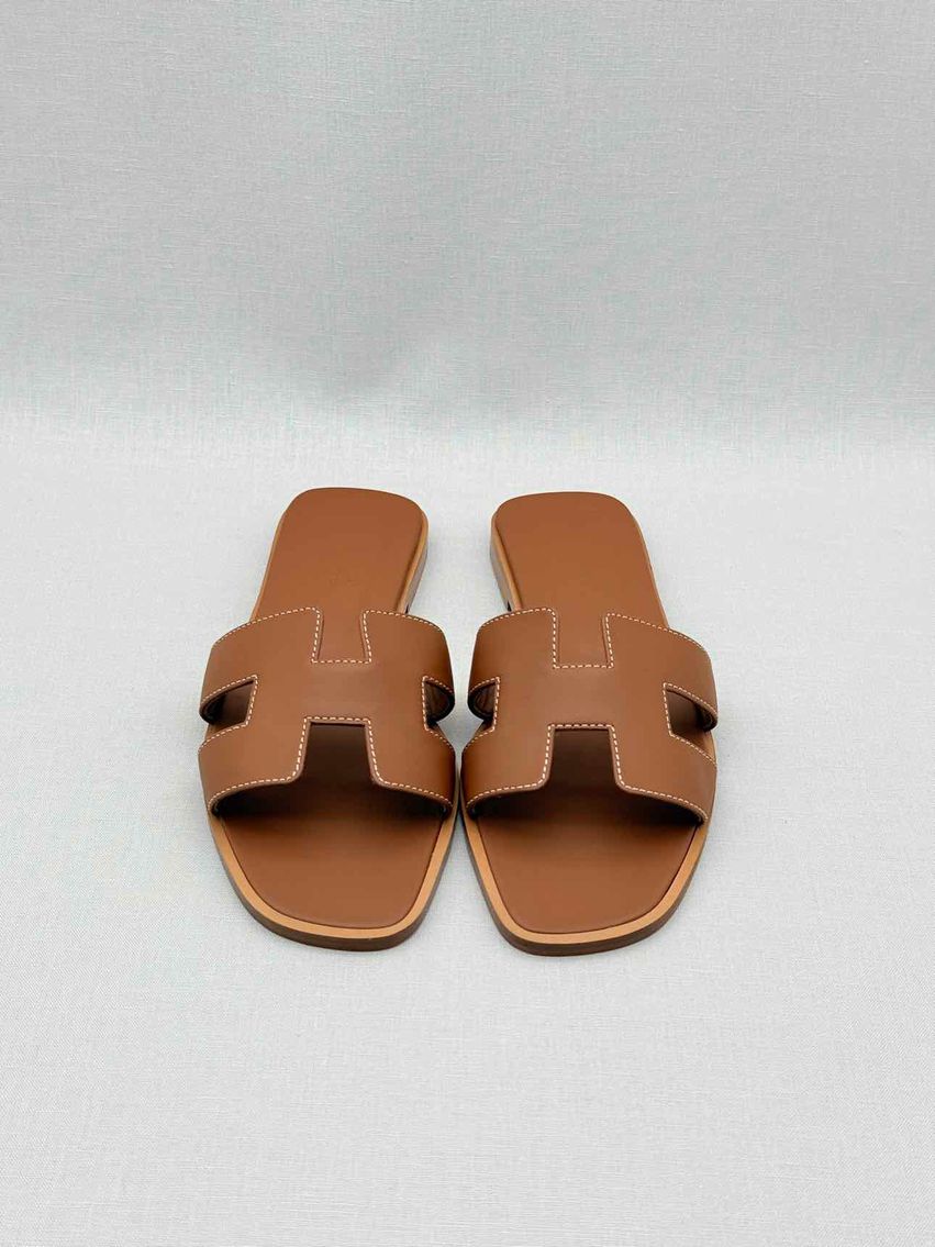 HERMES ORAN Gold Size EU 37.5 Sandals