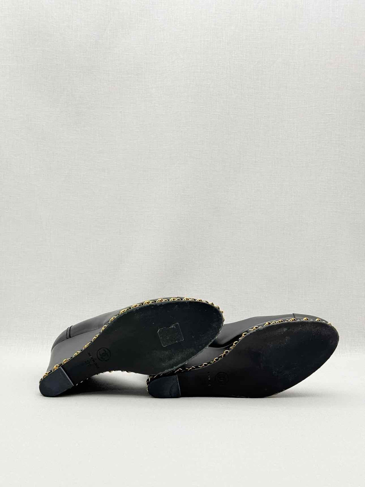 CHANEL Black Size EU 37 Wedges