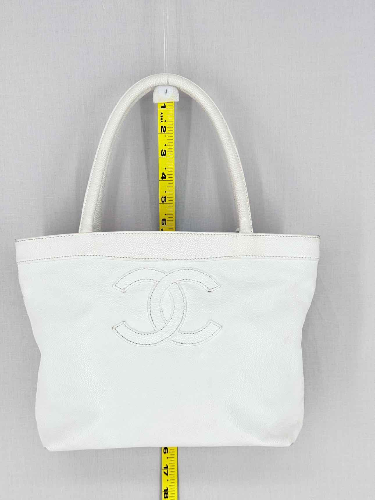 CHANEL White Shoulder Bag