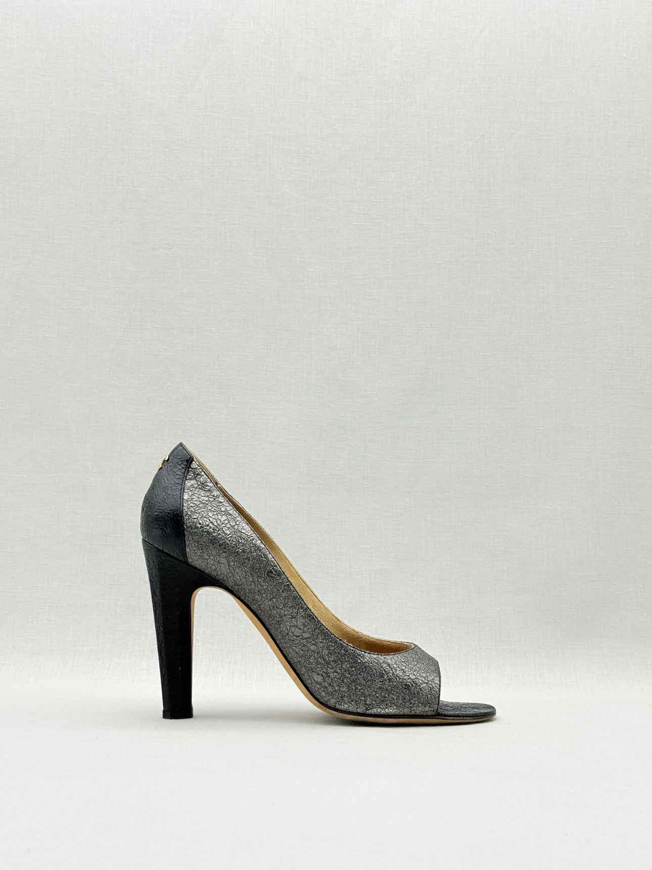 CHANEL Grey & Black Size EU 38.5 Pumps
