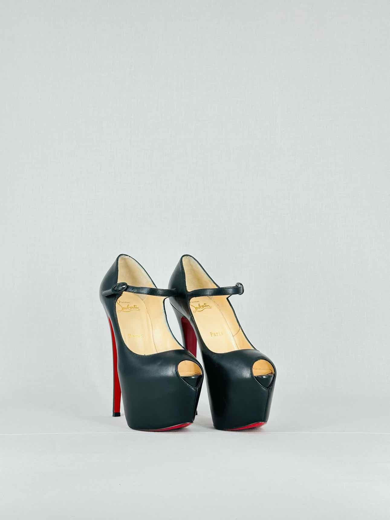 CHRISTIAN LOUBOUTIN Black Size EU 37 Pumps