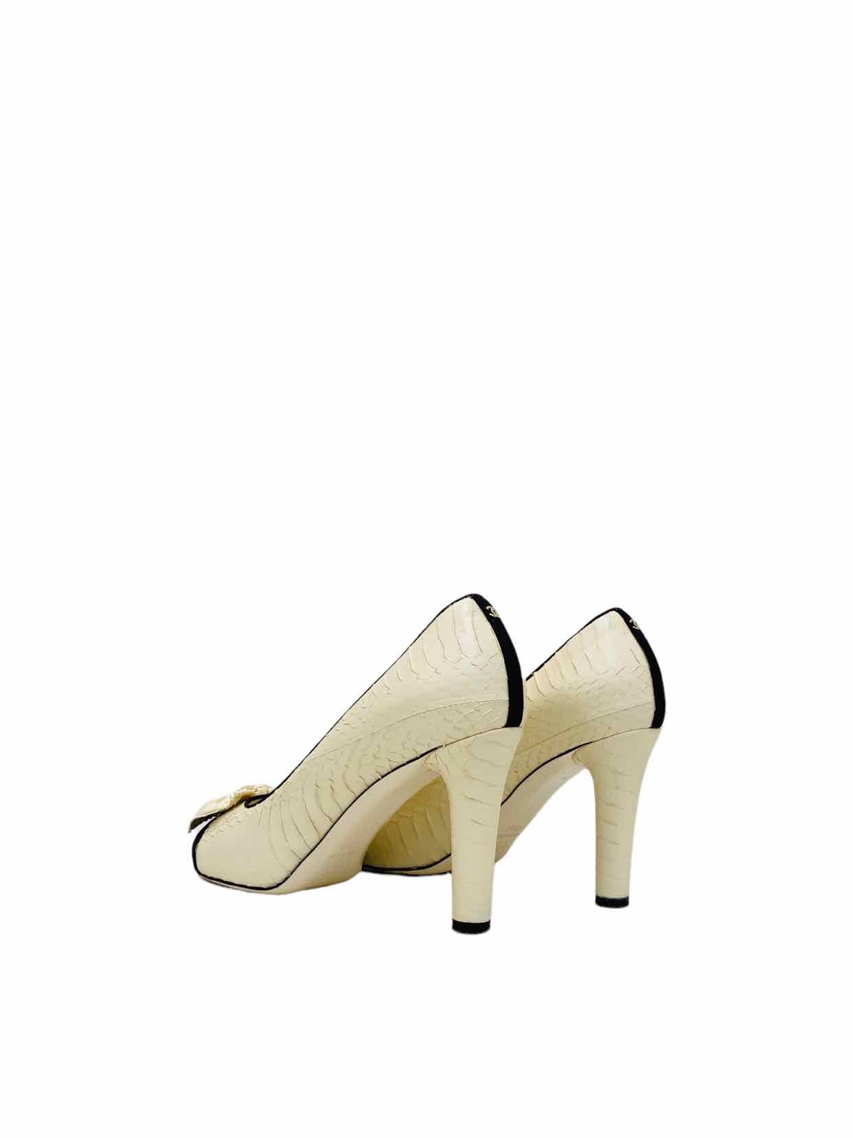 CHANEL Bow Cream w/ Black Pumps