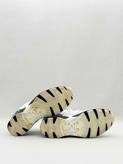 CHANEL White & Black Size EU 40 Sneakers