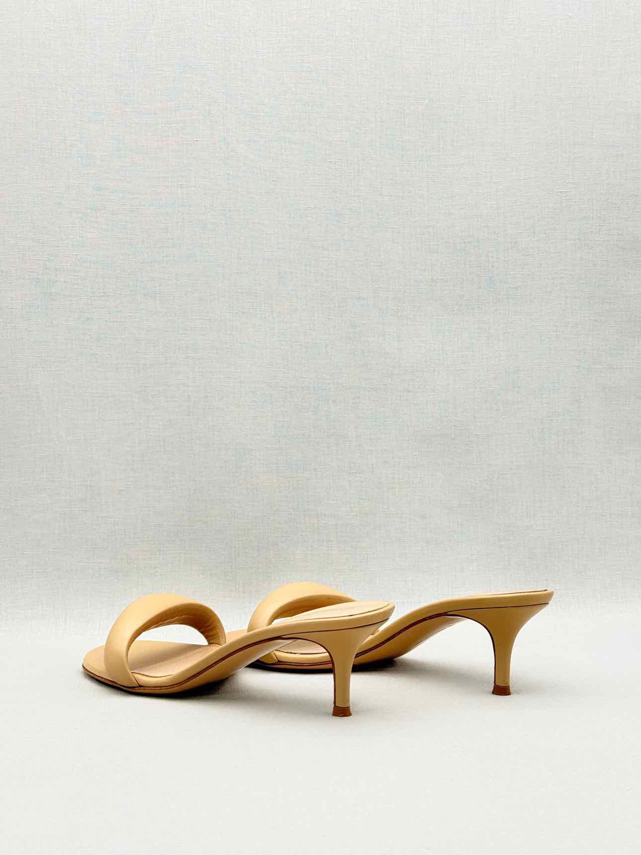 GIANVITO ROSSI Bijoux Beige Size EU 40 Mules
