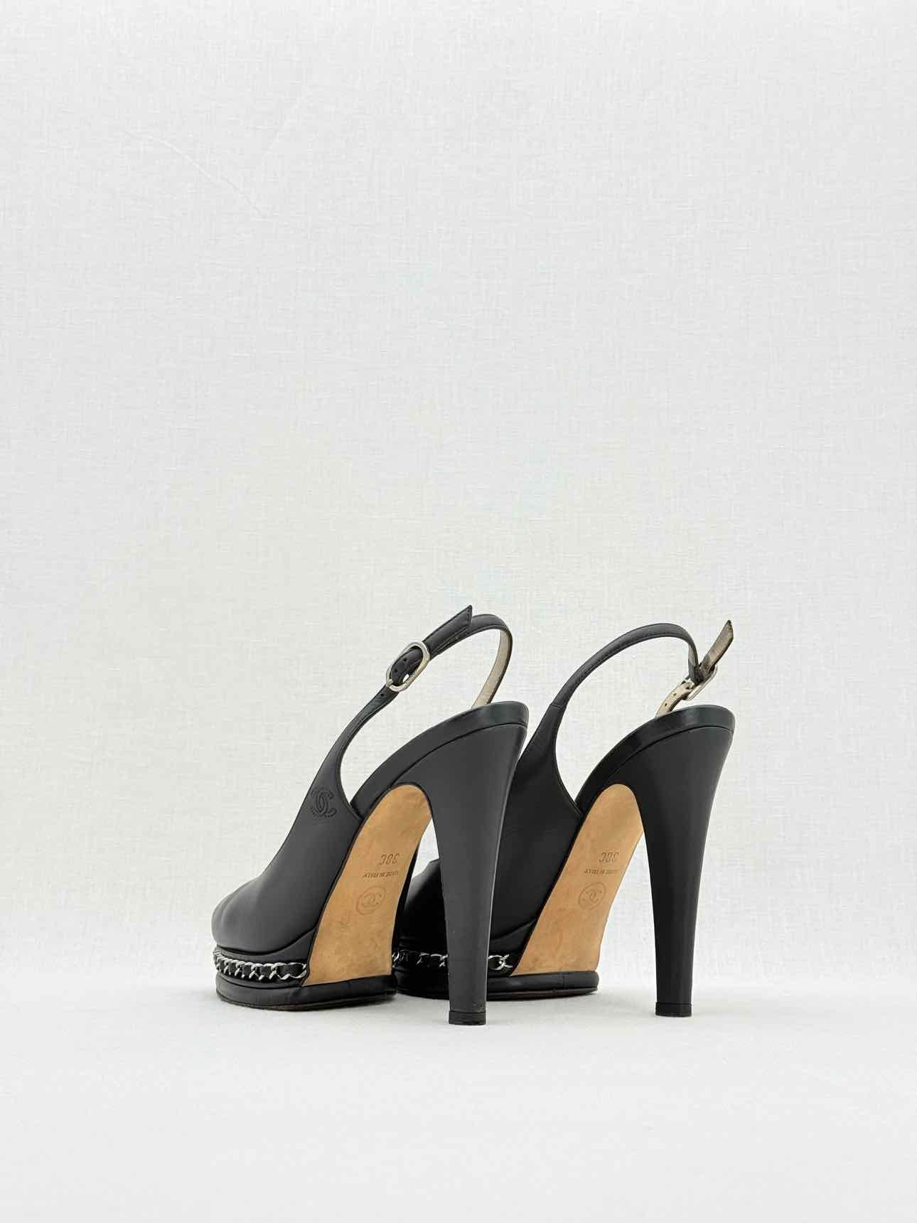CHANEL Black Size EU 38 Slingbacks