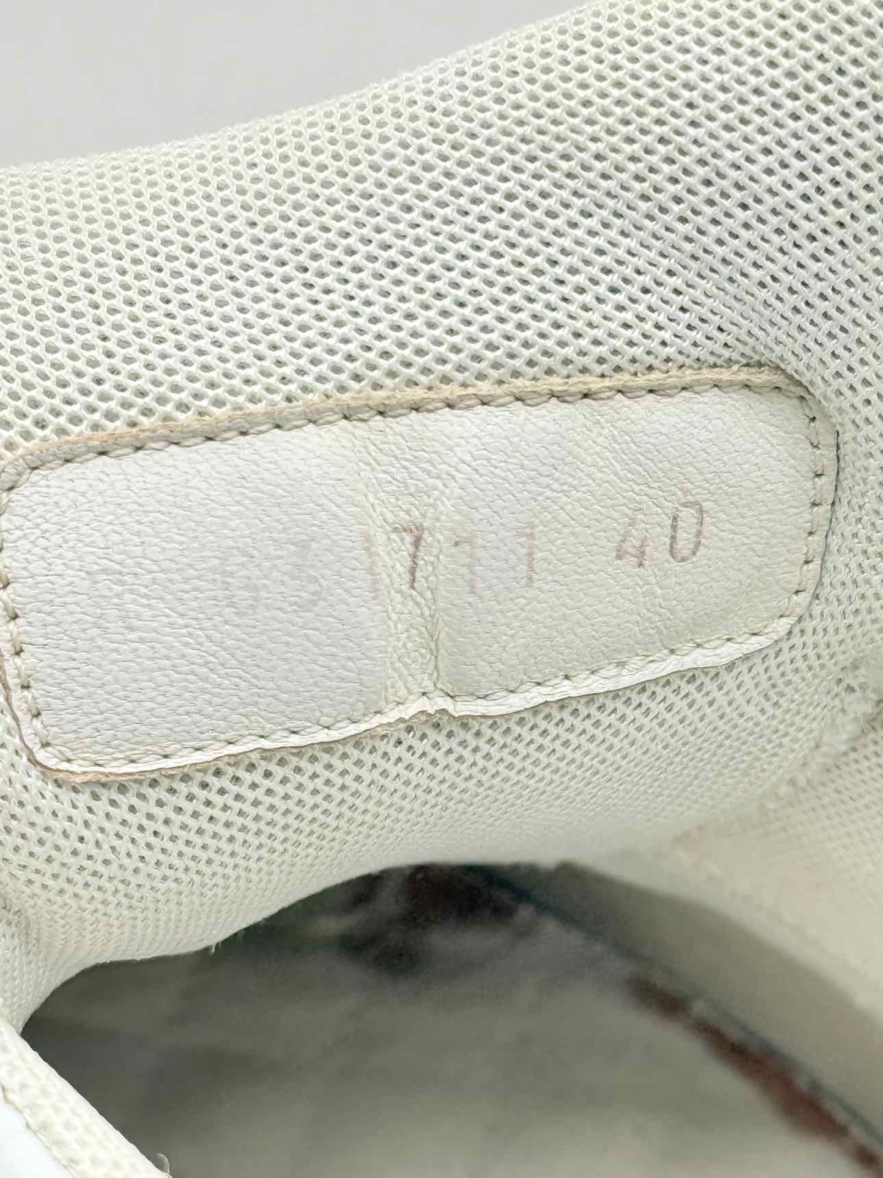 CHANEL White & Black Size EU 40 Sneakers